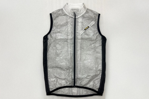 オーバーファスト Dyneema Race Gilet 先端素材を使用した超軽量な防水